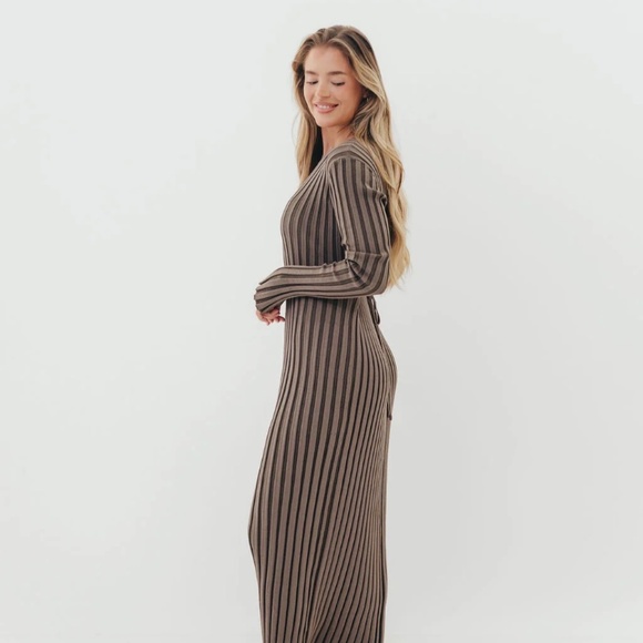 Colette Premium Long Sleeved Ribbed Knit Maxi Dress in Slate - Picture 2 of 6